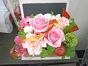 花はもちろんの事、花器にもこだわりがあります。 画像