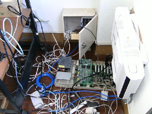 工場内 オフィスの電話工事(主装置の交換)